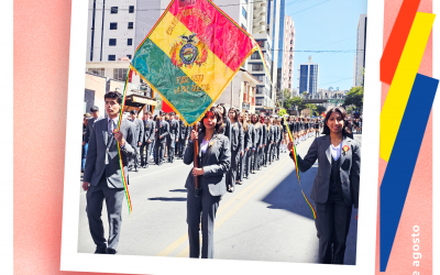 Desfile en homenaje al Bicentenario de Bolivia